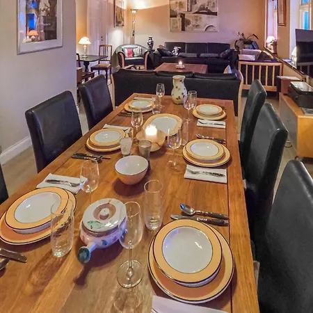 4 Bedroom Gorgeous In Stege