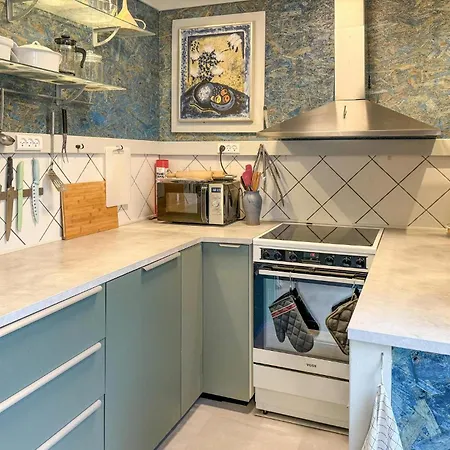 4 Bedroom Gorgeous In Holiday home *
