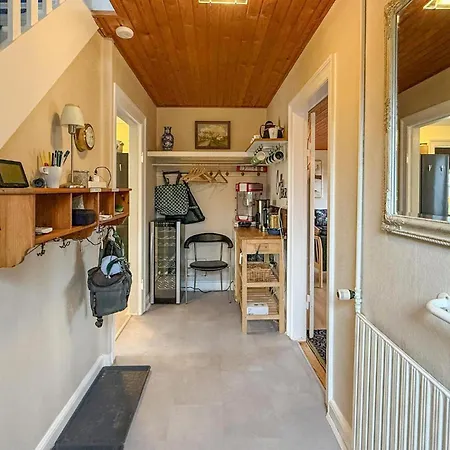 4 Bedroom Gorgeous In * Stege